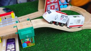 Город и Железная дорога Томас и друзья и Машинки для детей / Мосты для паровозов / Развивающее виде