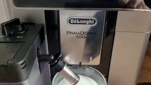 Latte Macchiato avec ma primadonna Soul de DELONGHI смотреть онлайн