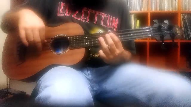 Kala solid mahogany fretless U-Bass demo (playing Colombian SALSA!) смотреть онлайн