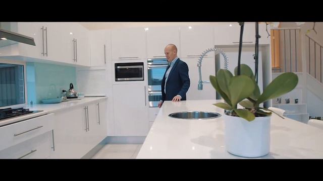 Igor Jugovic Manor Real Estate 3 Regiment Grove Winston Hills смотреть онлайн