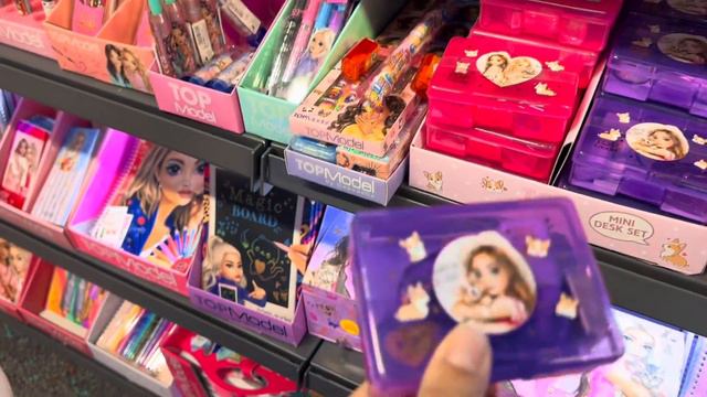 Пришли в магазин покупать сестренке игрушку! Какая игрушка попалась в сюрпризе? смотреть онлайн
