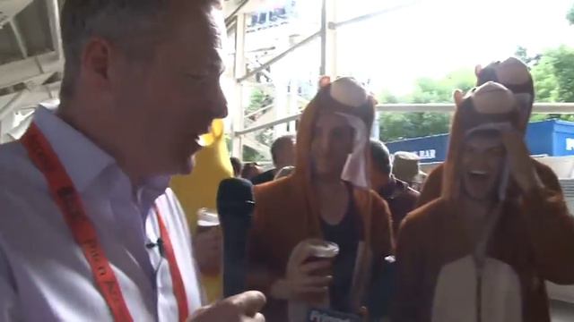 Friends Life t20 Finals Day - Rory Bremner chats to fans 2 смотреть онлайн