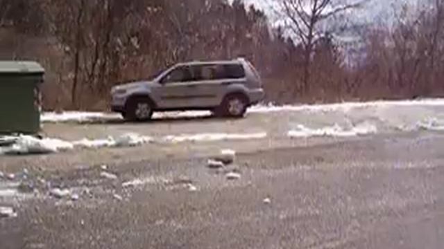 X-Trail smashing a Snowwall смотреть онлайн