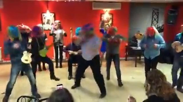 Встреча выпускников 25 лет спустя... смотреть онлайн