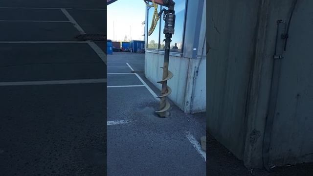 Бурим асфальт, установка забора. смотреть онлайн