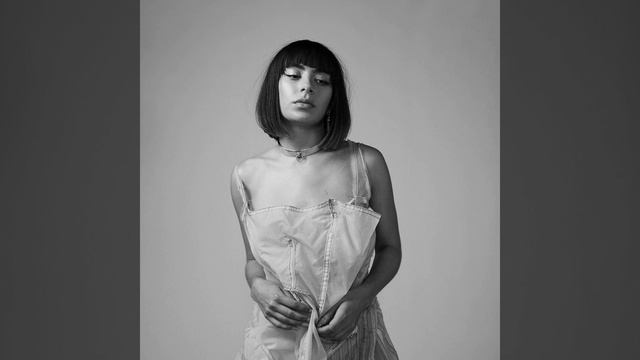 Charli XCX - I'm Done (alt mix) смотреть онлайн