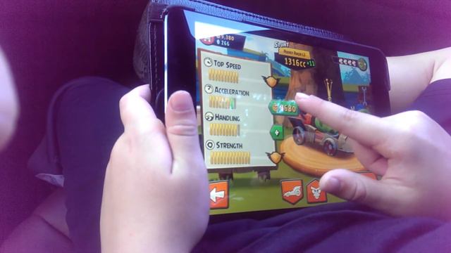 Trent and Scott play Angry Birds Go смотреть онлайн