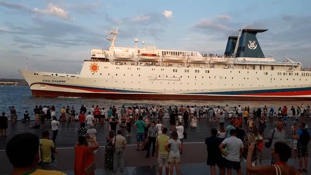Я снова в Российском КРЫМУ. 2017. Севастополь. Графская пристань. Отходит "Князь Владимир" смотреть онлайн