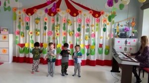 Игра на музыкальных треугольниках