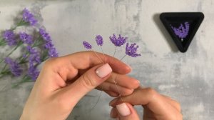 Цветущий чеснок из бисера. Цветы из бисера.