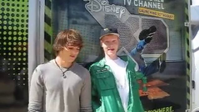 Hutch Dano & Adam Hicks On Loving London! (BOP & Tiger Beat) смотреть онлайн