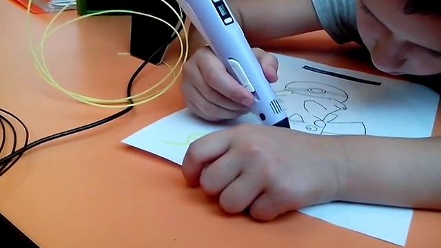 Рисование 3D-ручкой по трафарету смотреть онлайн