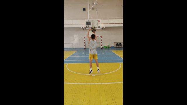 Бросок. Вид сзади смотреть онлайн