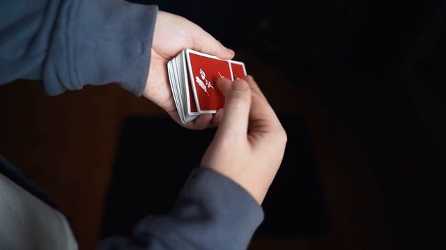 Фокус с картами, который выглядит как монтаж! смотреть онлайн