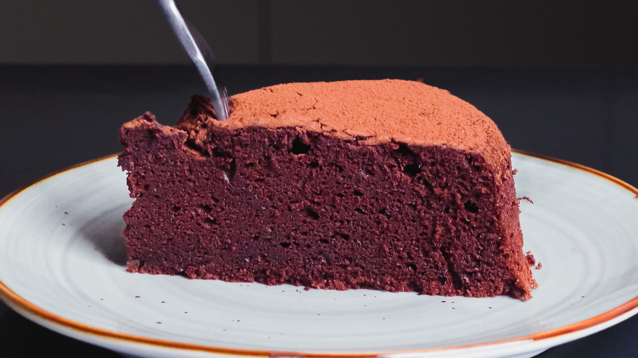 Как приготовить шоколадный пирог за 15 минут (не считая выпечки). Пошаговый рецепт смотреть онлайн