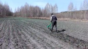 Ручной плоскорез -Тяпка из старой лапаты и велосипеда . Лучше не придумаеш !