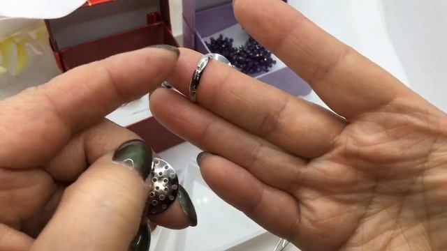 ОБЗОР ФУРНИТУРЫ С AliExpress ОСНОВЫ ДЛЯ КЛИПС, БРОШЕЙ, КОЛЕЦ И ТД || КЛИПСЫ И КОЛЬЦО МАСТЕР-КЛАСС смотреть онлайн