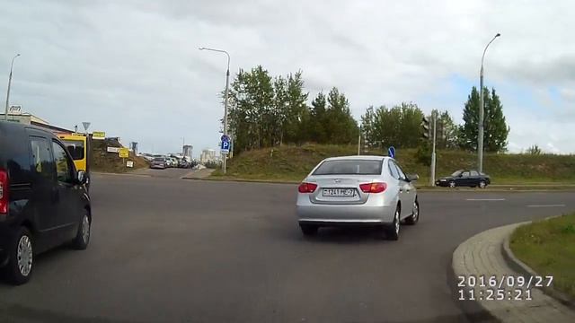 Едет по встречке