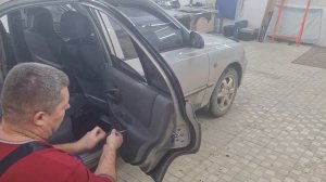 как снять стекло задней двери хундай акцент