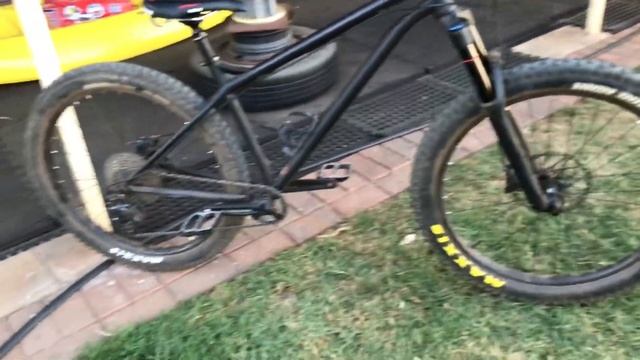 NS Eccentric Hardtail with Maxxis Plus Tyres смотреть онлайн