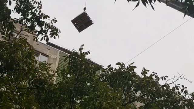 Эстетик Групп. Погрузка материала Синзатим на крышу 9 этажа. смотреть онлайн