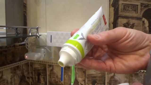 ДОЗАТОР ЗУБНОЙ ПАСТЫ и держатель зубных щеток с ультрафиолетовой лампой. Как пользоваться дозатором смотреть онлайн