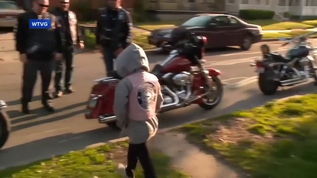 'The Punishers' Biker Club Takes on 7-Year-Old's School Bullies смотреть онлайн