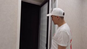 Лайфхак ?Как можно установить рулонные шторы на балконную дверь, необычным способом.