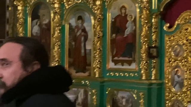 Лавра 24.19.23. Снова шумно возле Храма. И молитва только крепче! Братский хор, песнь Богородице! смотреть онлайн