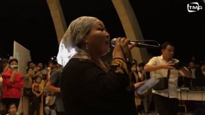 Бегимай Турусбекова жандуу үн менен концерт берди / Эл ырчысына айланган Бегимай Турусбекова