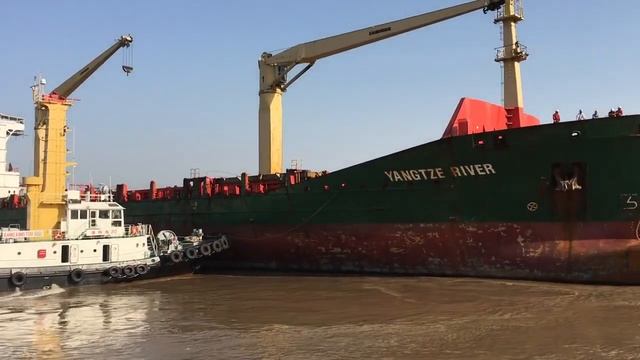 Ships repair in the dry dock ремонт судна в доке contract in offshore -rov -boat-fpso- ship-viral смотреть онлайн