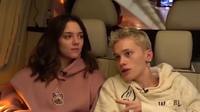 ДАНЯ МИЛОХИН И ЖЕНЯ МЕДВЕДЕВА– 50 ЖЕСТКИХ ВОПРОСОВ НА YOUTUBE-КАНАЛЕ МАКАРЕНА ??? МЕДВЕЛОХИНЫ ??? смотреть онлайн