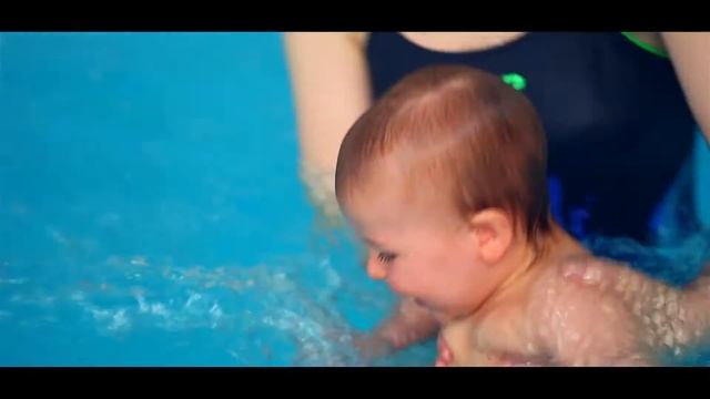 Уроки плавание для малышей Миша 1 год и 2 месяца смотреть онлайн