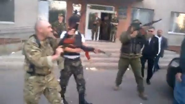 ДНР, 11.05.2014. Красноармейск, референдум, стрельба | Ukraine, Krasnoarmiysk, rereferendum - 1