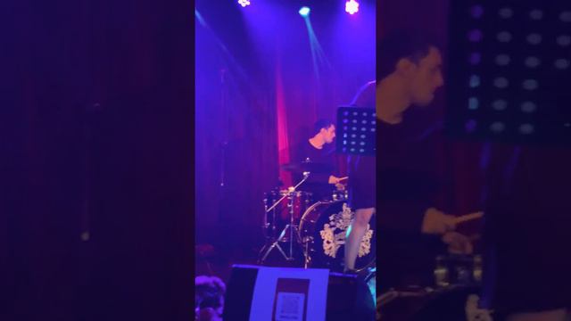 Зависимы - Марта Ильина. Live @16tons 18/08 смотреть онлайн