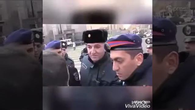 Армяне сожгли и растоптали Российский флаг в Ереване