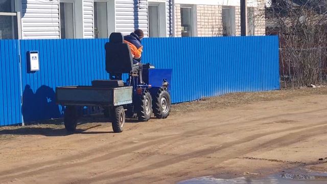 Минитрактор, пробная поездка за песком смотреть онлайн