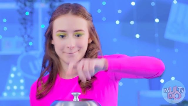 ЧЕЛЛЕНДЖ С СИНЕЙ ЕДОЙ! Едим продукты синего цвета целый день! смотреть онлайн