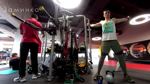 Тренировка грудных мышц и бицепса. Спорт по-быстрому / Chest Workout смотреть онлайн
