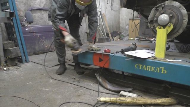 Выбрался наружу, с полами временно закончил Нива полный кузовной ремонт ч.5