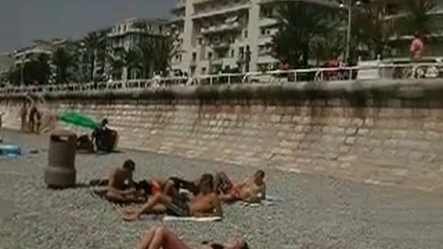 На пляже в Ницце. смотреть онлайн