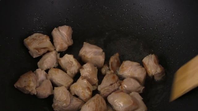 Как вкусно пожарить картошку с мясом/Жареная картошка с мясом/Это нереально вкусно! смотреть онлайн
