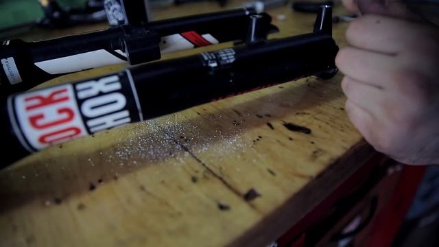 Ремонт резьбы в велосипедных вилках Rock Shox
