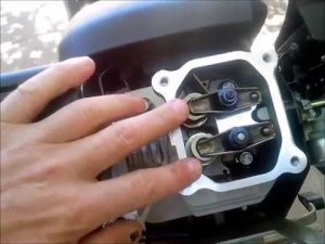 Как подложить шайбы и отрегулировать клапана на чемпионе.