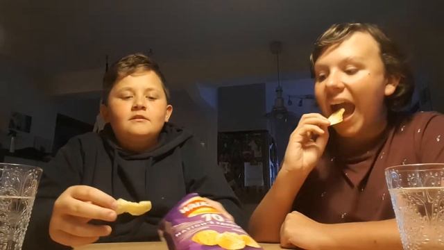 Worcester Sauce Crisp Review by Walkers смотреть онлайн