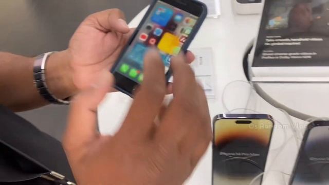 Aptronix Biggest Discount On Apple iPhones, iPads, MacBook, Accessories In Hyderabad Os Random Vlog смотреть онлайн