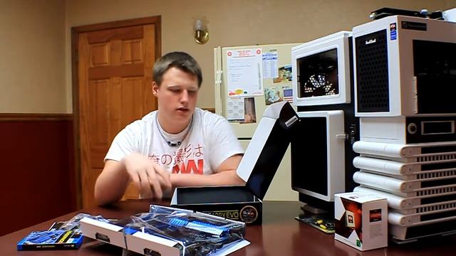 Unboxing: Asus M5A99x Evo Motherboard смотреть онлайн