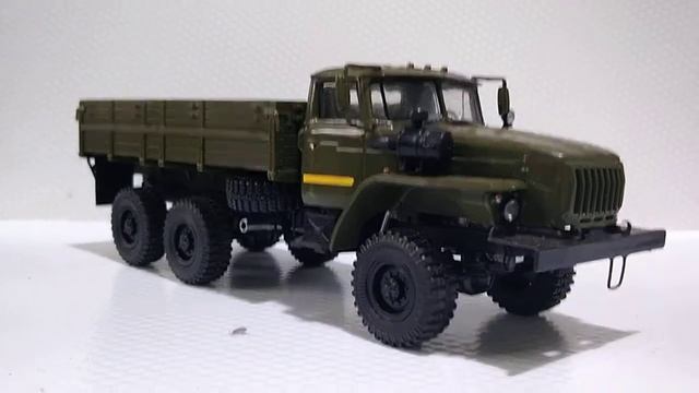 Модельный ряд Уралов пополняется. Урал-43202 "Колхозник". смотреть онлайн
