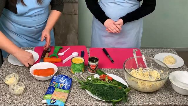 Приготовление салата "Новогодний шарик" смотреть онлайн