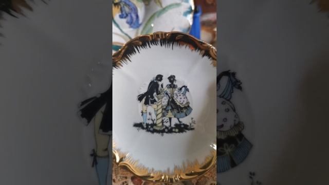 Тарелка с ирисом, немецкие чашки и украшения Анны Кляйн. смотреть онлайн
